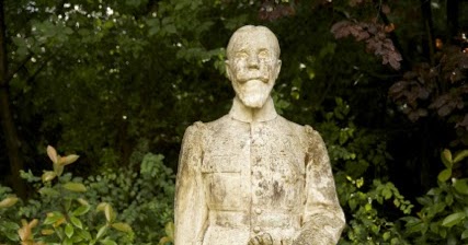 l'air de rien General Henri Gouraud