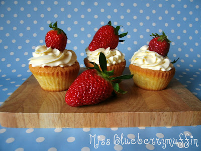 Erdbeer-Mandel-Cupcakes