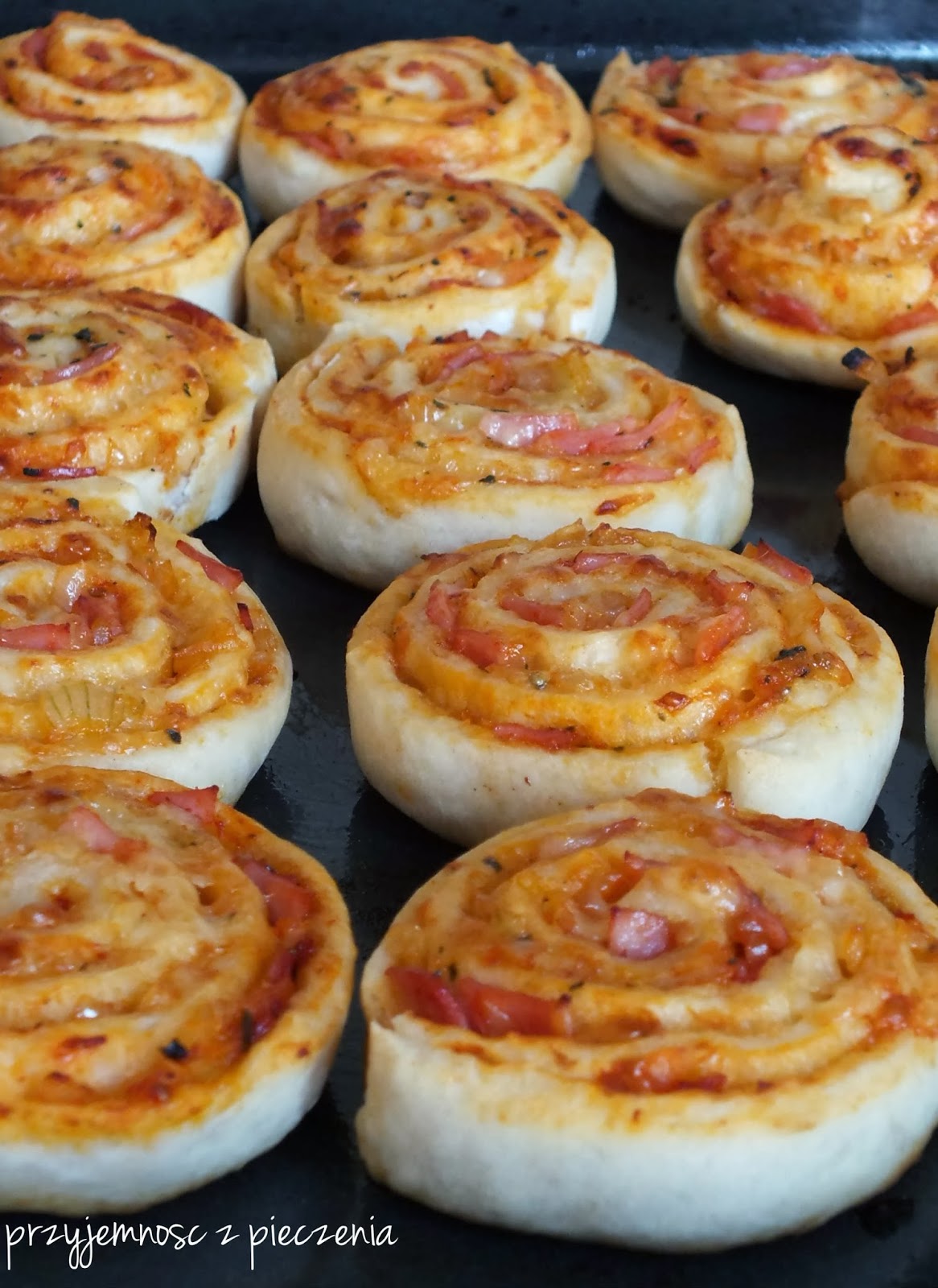 Przyjemność z pieczenia Pizza zawijana ślimaczki