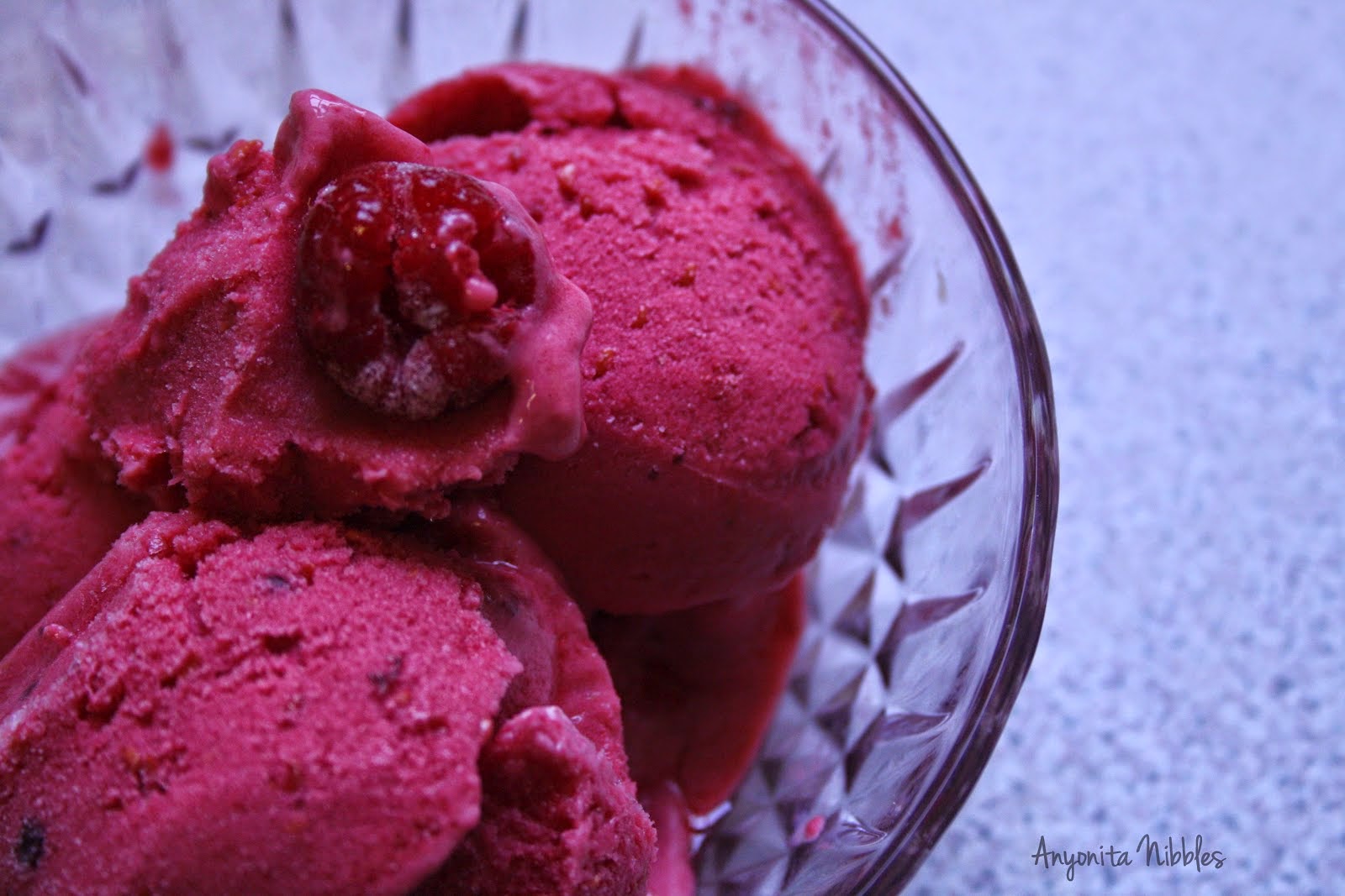 25 Creative Ice Cream Flavors + 6 Serving Ideas & NoChurn Recipes