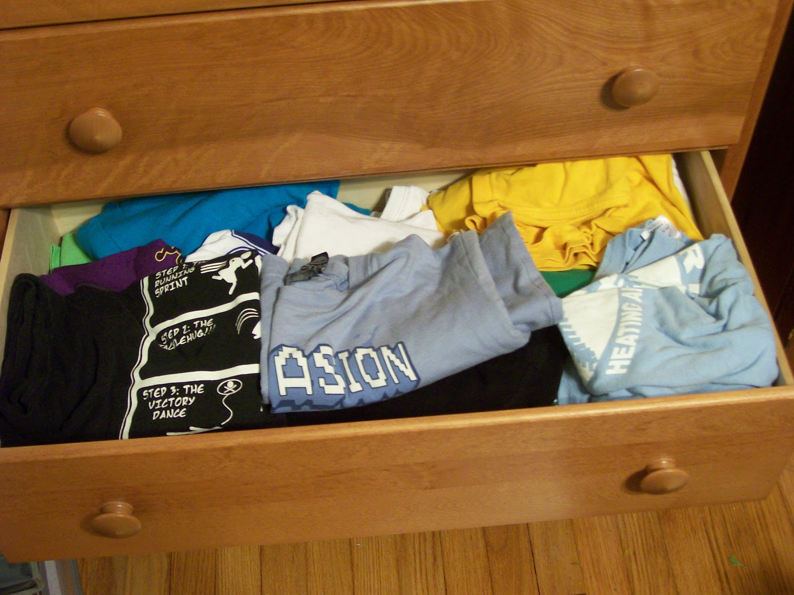 Hey. I'm pretty awesome. Getting Organized Clothing Drawers!