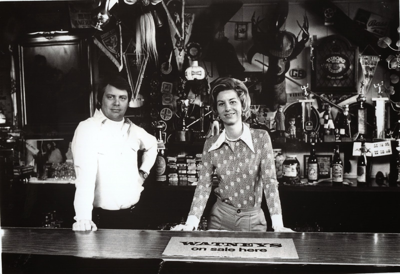 HARD COPY YE OLDE KING'S HEAD CELEBRATES 40 YEARS OF DRINKS, STARS AND