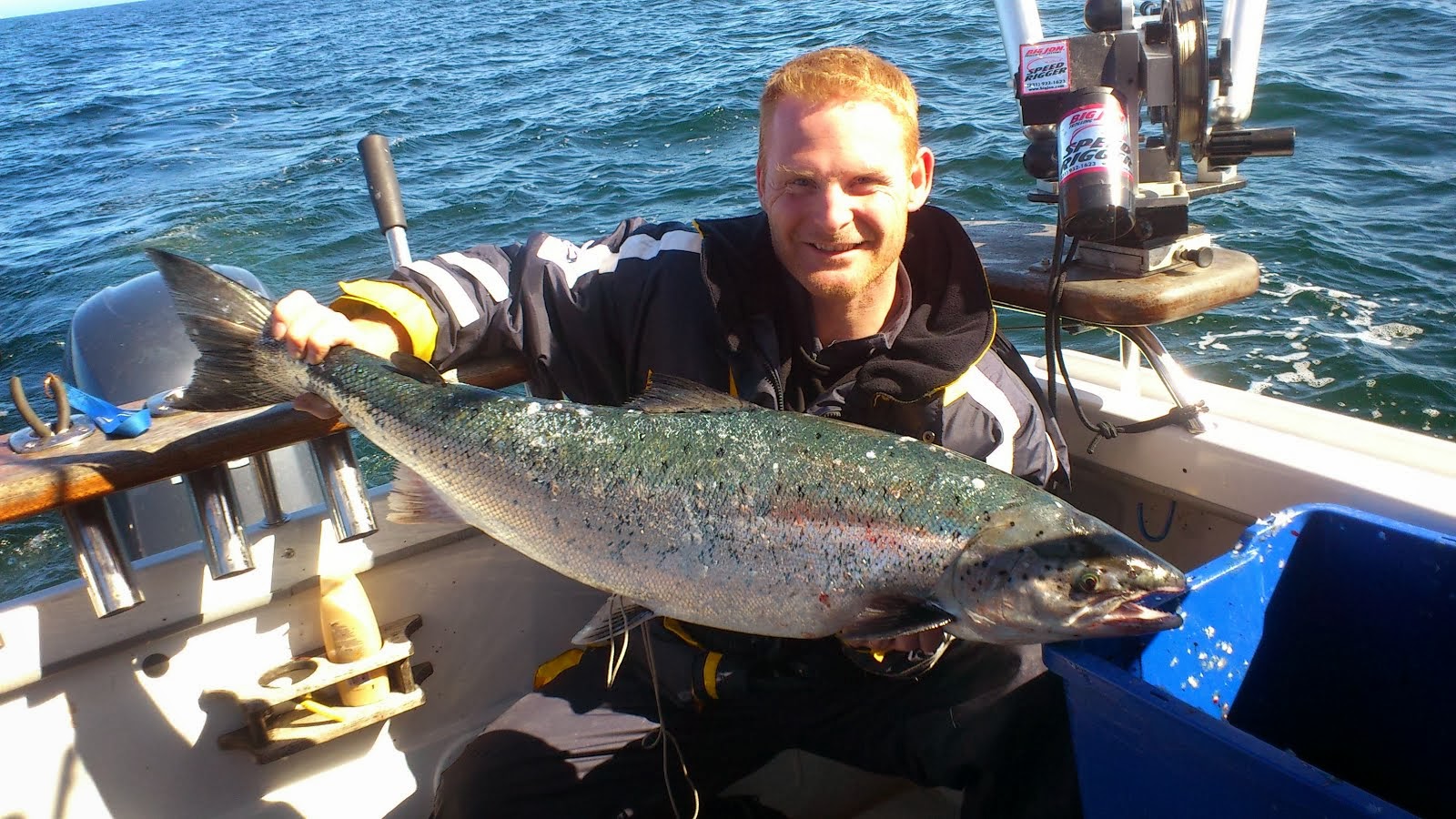 Magnus Bengtsson ( Team Hook ) med fin Östersjölax