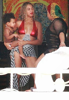 Beyonce Knowles wears a Red Bikini to celebrates her 32th birthday at Italy