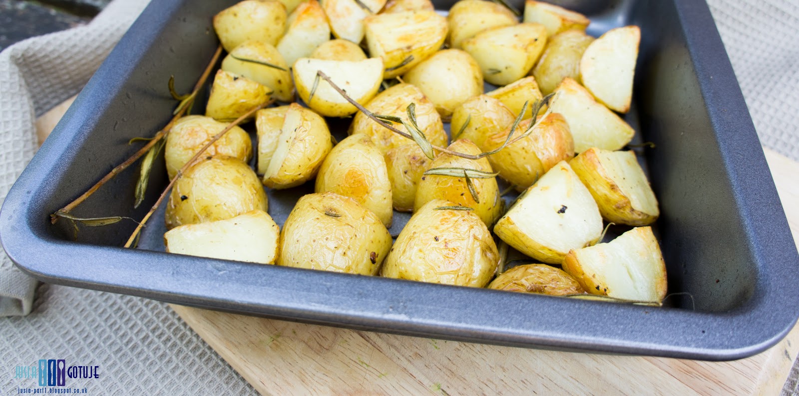 pieczone ziemniaki, roasted potatoes