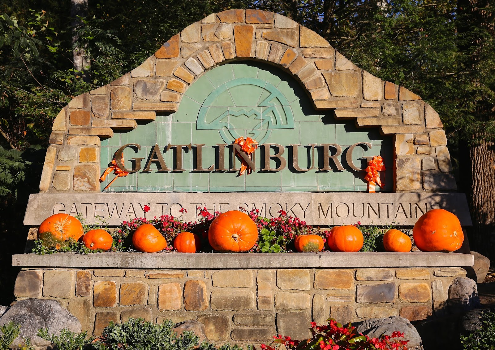 Loading Garrett Allie Little Log Wedding Chapel Gatlinburg Tn