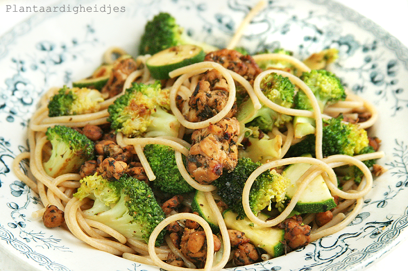 Pasta met Italiaans gekruide tempeh en broccoli Plantaardigheidjes