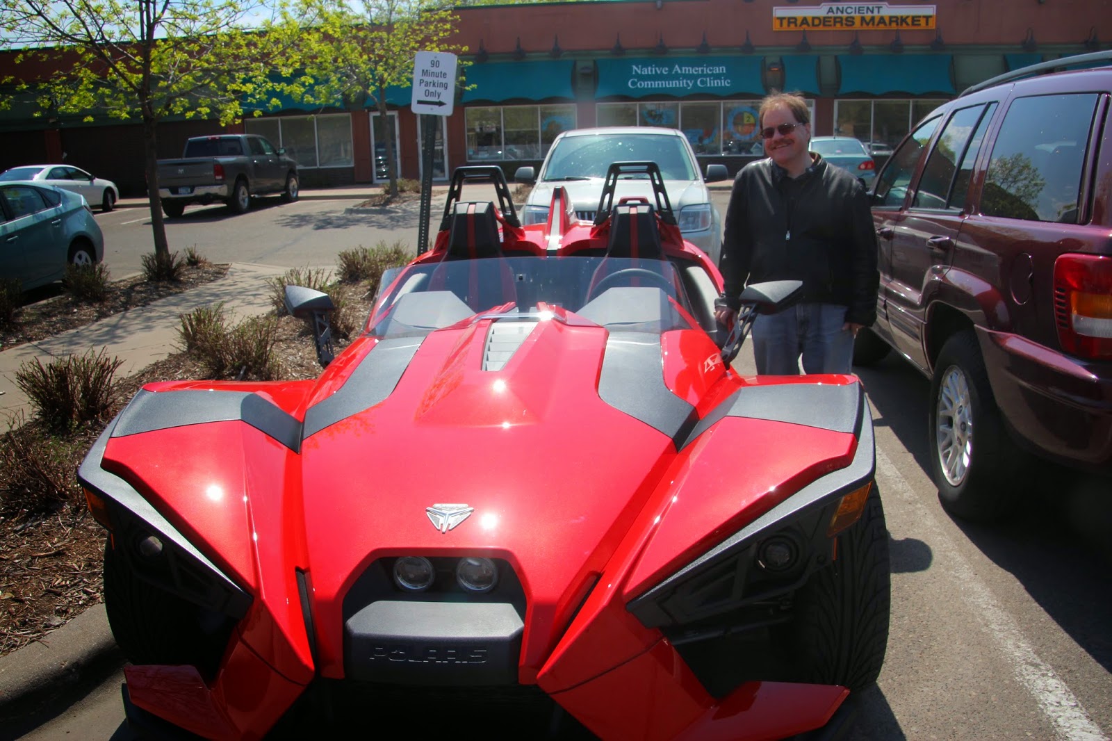 VISUAL SAINT PAUL Polaris Slingshot Motorcycle or Car?
