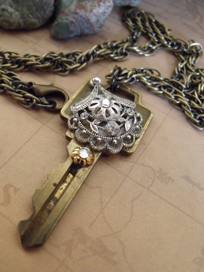 ShellsandBlooms Upcycling Vintage Keys into Pretty Necklace Charms