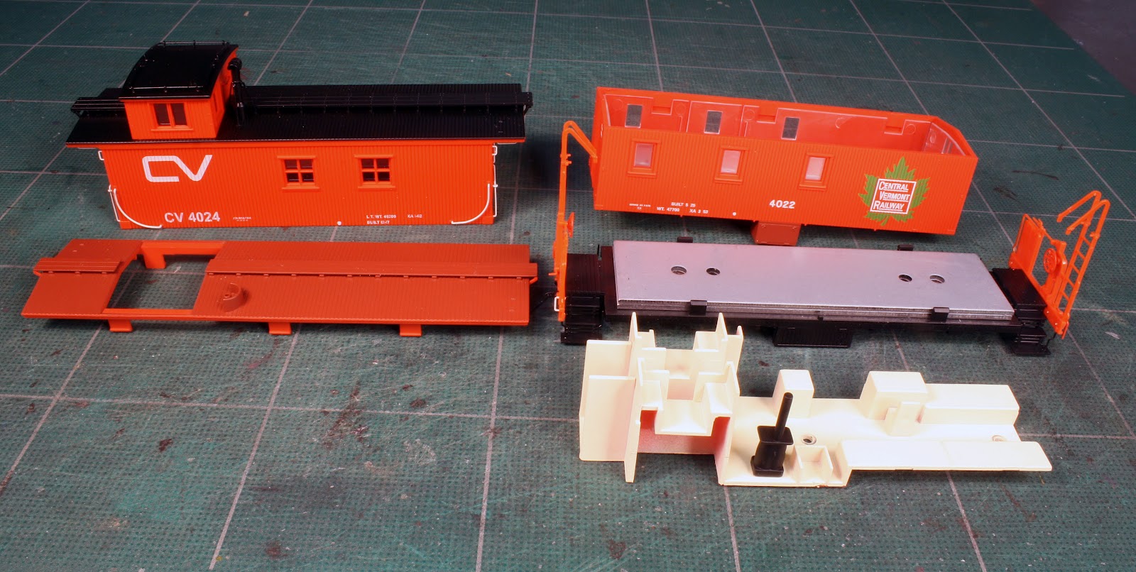 White River Division Walthers Central Vermont Caboose Model