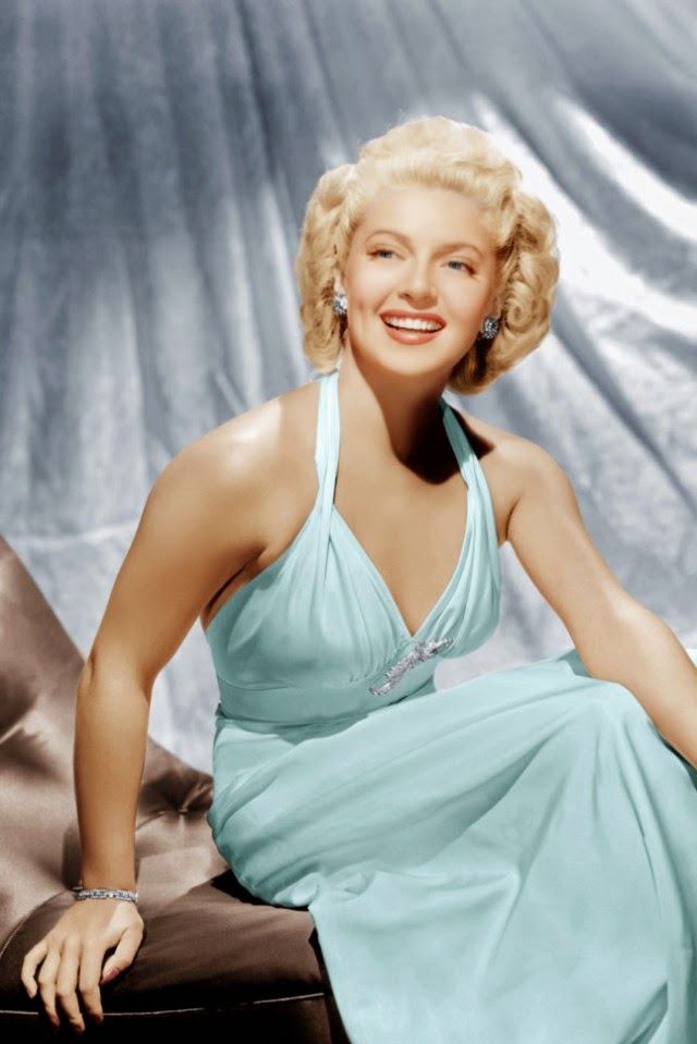 This is What Lana Turner Looked Like  in 1943 