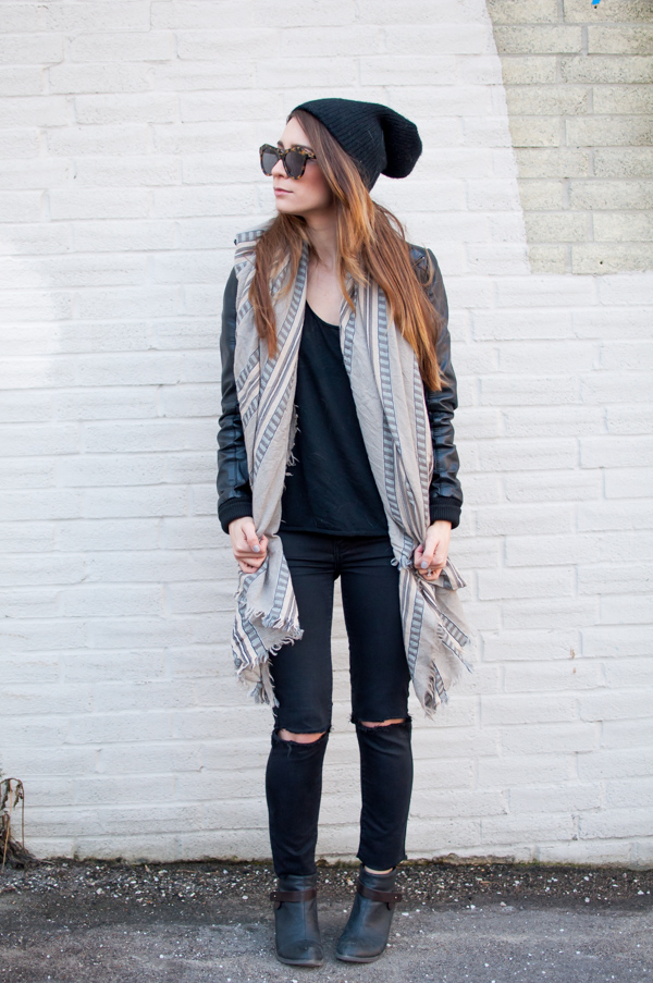 OOTD Aritzia Blanket Scarf for Winter La Petite Noob A Toronto