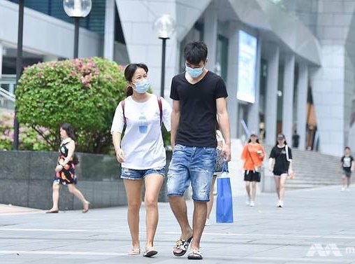 Thousands of people queue to get S$500 financial aid at social service offices and CCs as applications open, posted on Friday, 03 April 2020