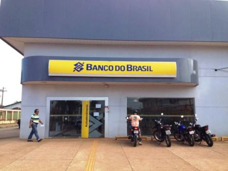 Quadrilha invade agência do Banco do Brasil na capital e arromba dois cofres