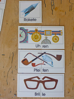 Memory-Karten: altmodische Brille, Rauchwaren, eine Rakete Memory-Karten: altmodische Brille, Rauchwaren, eine Rakete