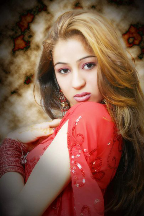 PAKISTANI GIRLS wallpapers 2011