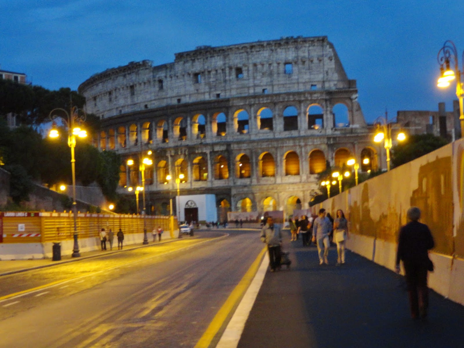Monuments-At-Night-Roma-5-Things-I-Adore-About-Rome