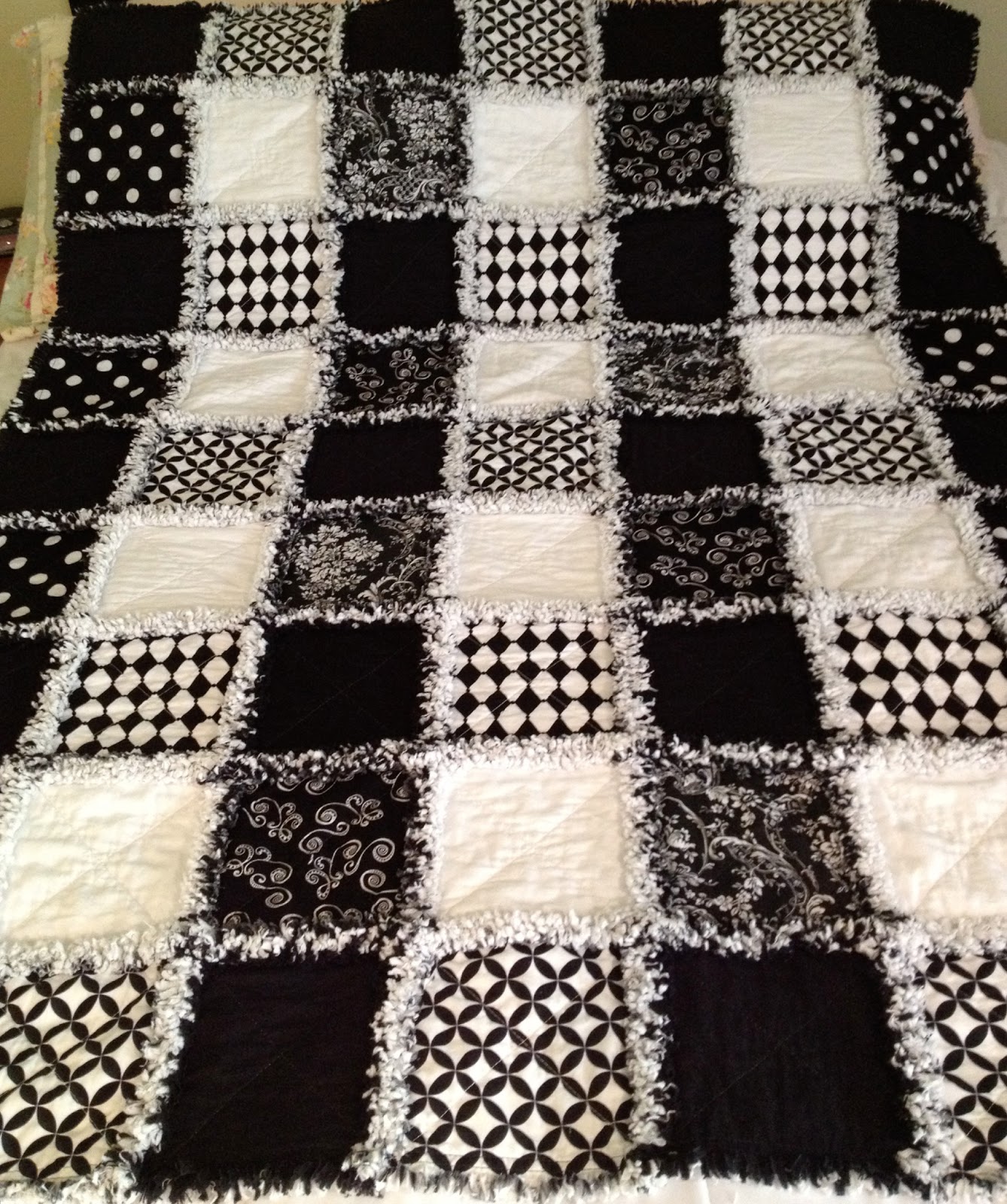 ZeedleBeez: Black and White Rag Quilts