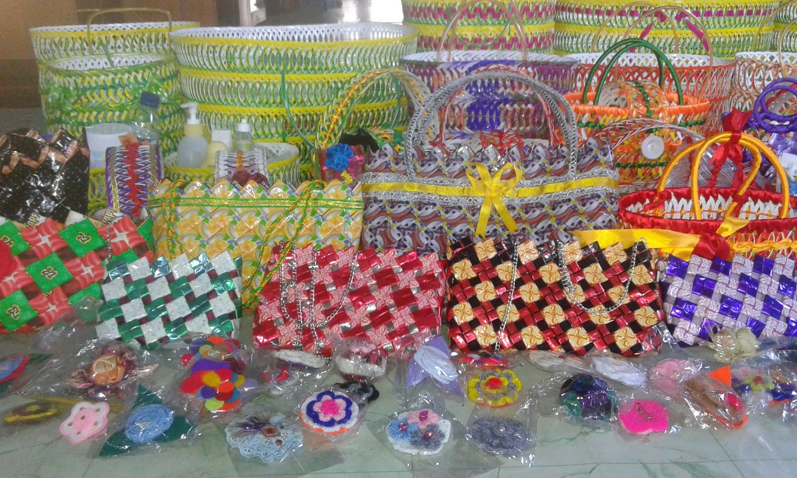 BELAJAR MENJADI LEBIH BAIK: Kreasi Cantik Dari Barang Bekas (Prakarya)