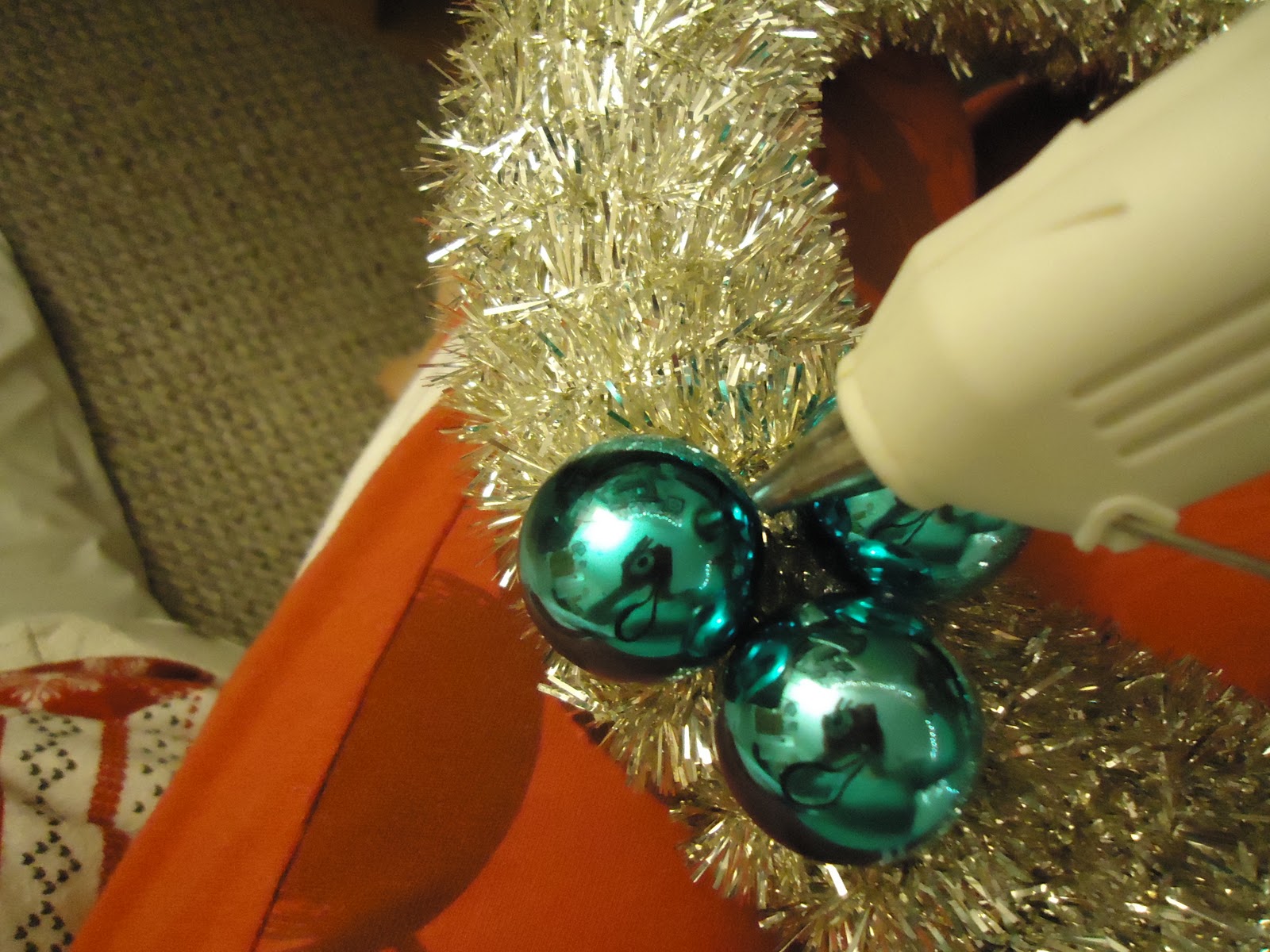 DIY Tinsel Wreath { DIYdancer } Magazine