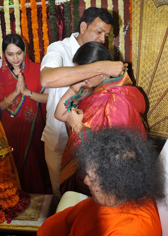 Shivajirao Jadhav, as commanded by Swami puts the neckalace 