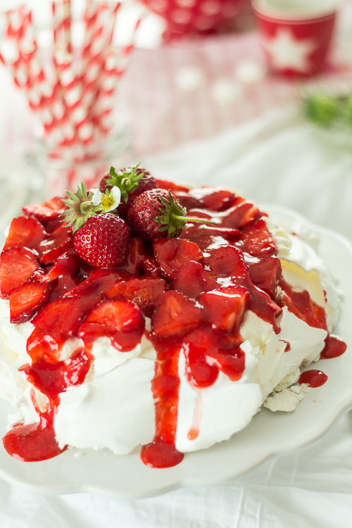 Amalie loves Denmark Pavlova-Torte mit Erdbeeren