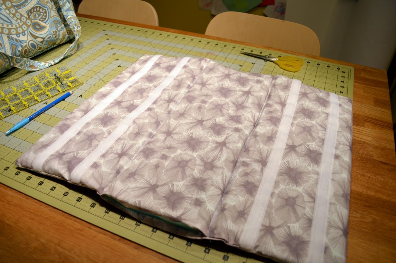 Sewplicity TUTORIAL Diaper Bag Goes Camera