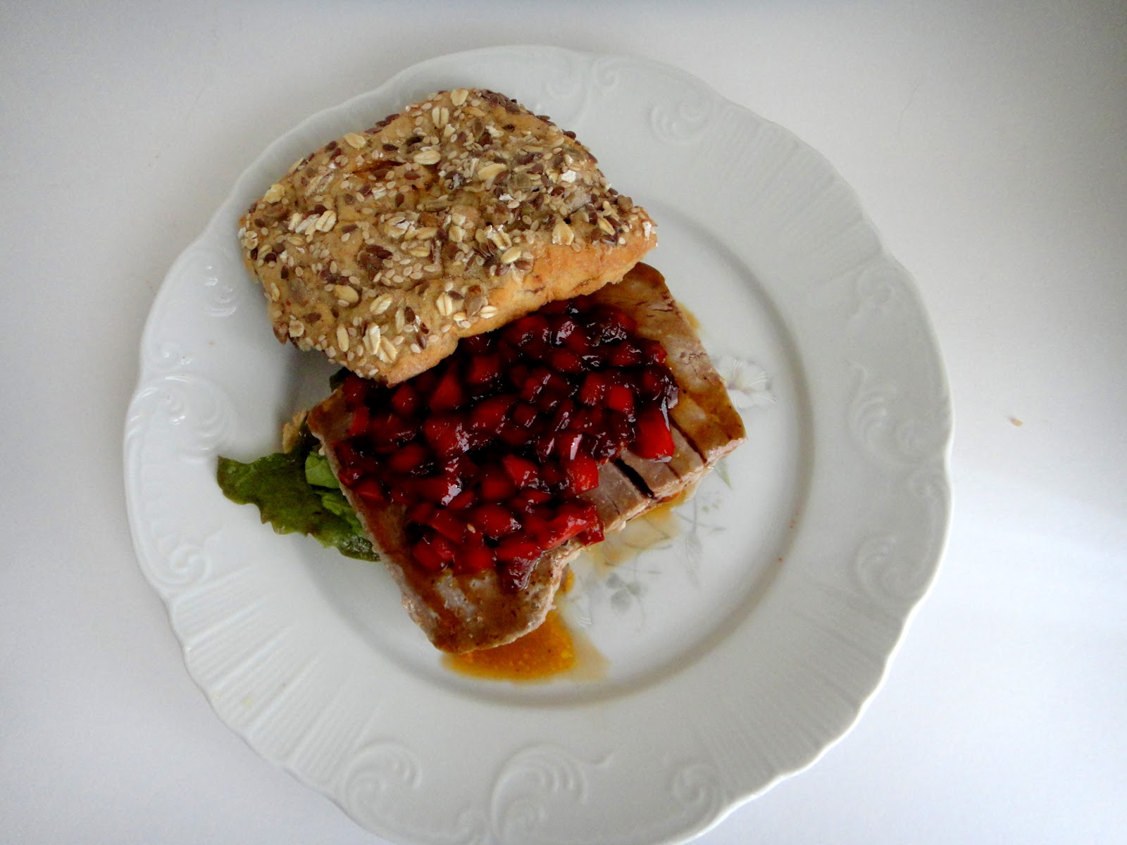 Sanduíche De Atum Com Compota De Pimentos
