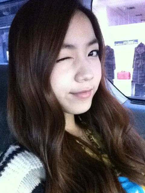 T-ara Hwayoung finally bought her headset | T-ara World