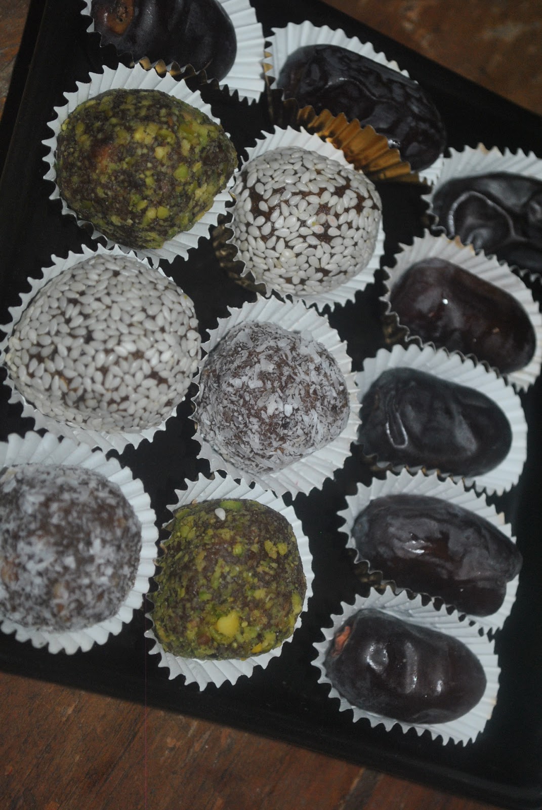 PATYSKITCHEN IFTAR TREAT KUWAIT STYLE DATES TRUFFLES / TRUFFLES KURMA