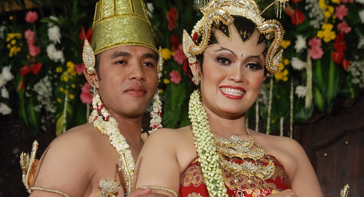kostum pernikahan adat jawa dodot blarak