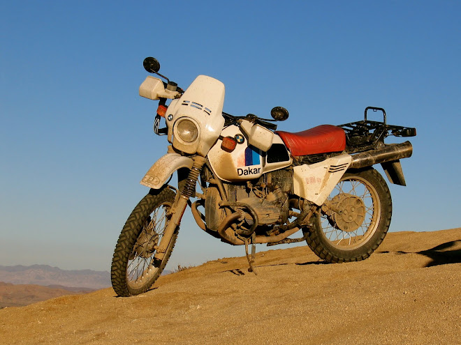 My brother's R 80 GS after a hard days blast!