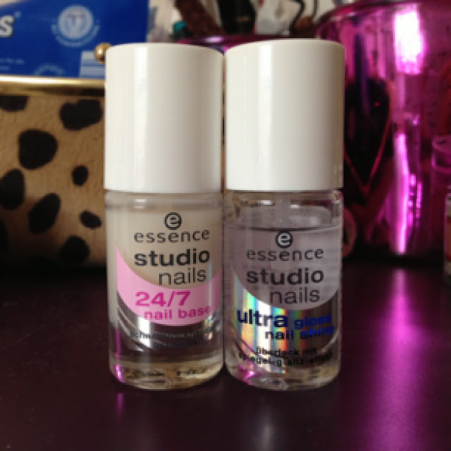 Pflegelacke von Essence: Base Coat und Top Coat Pflegelacke von Essence: Base Coat und Top Coat
