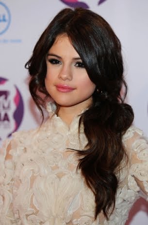 Best Celebrity Hairstyles from 2011 MTV EMAs