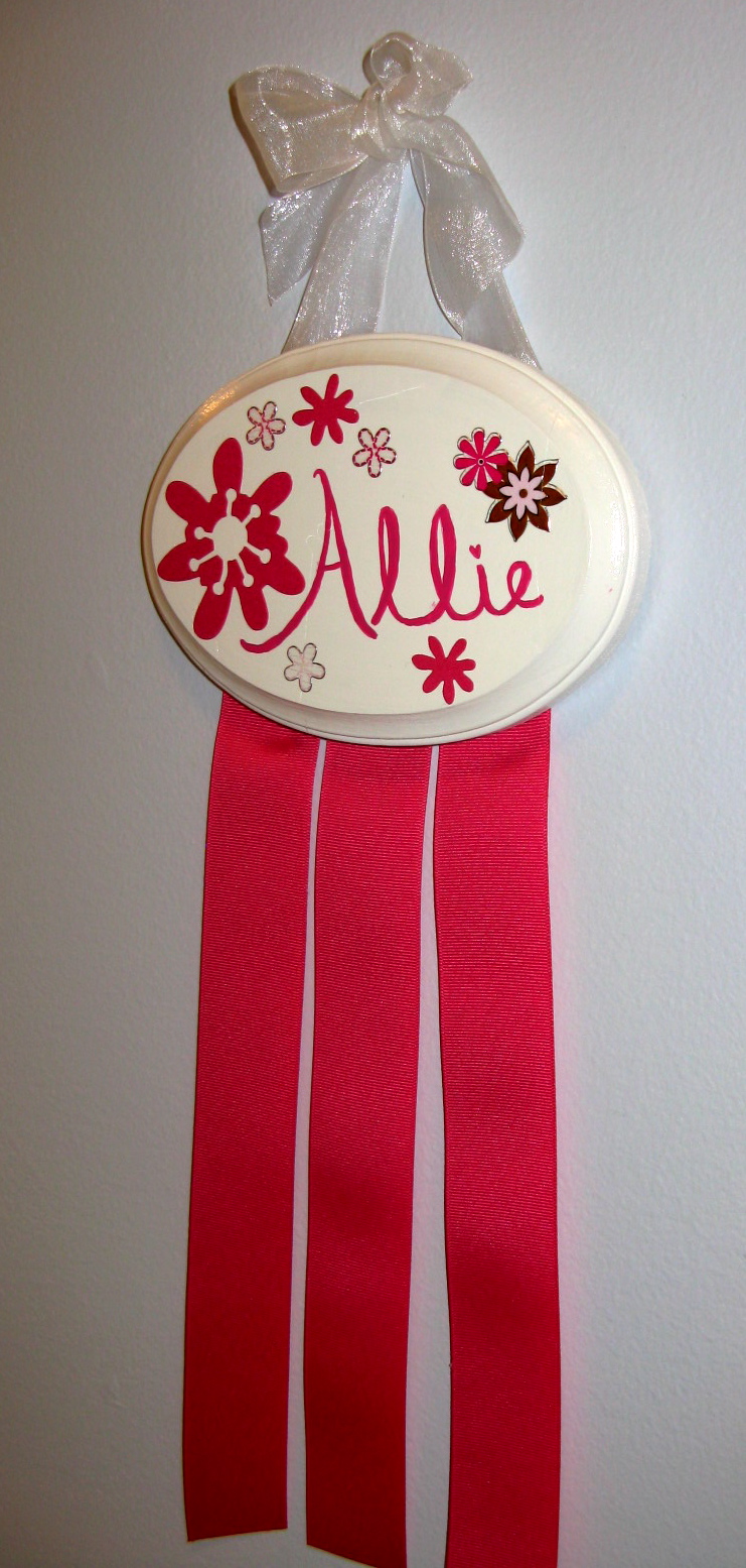 The Bean Sprout Notes Little Girl Hair Bow Holder