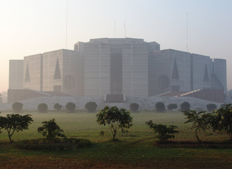 9. National Parliament - Dhaka ; Bangladesh (Louis Kahn, arch.)