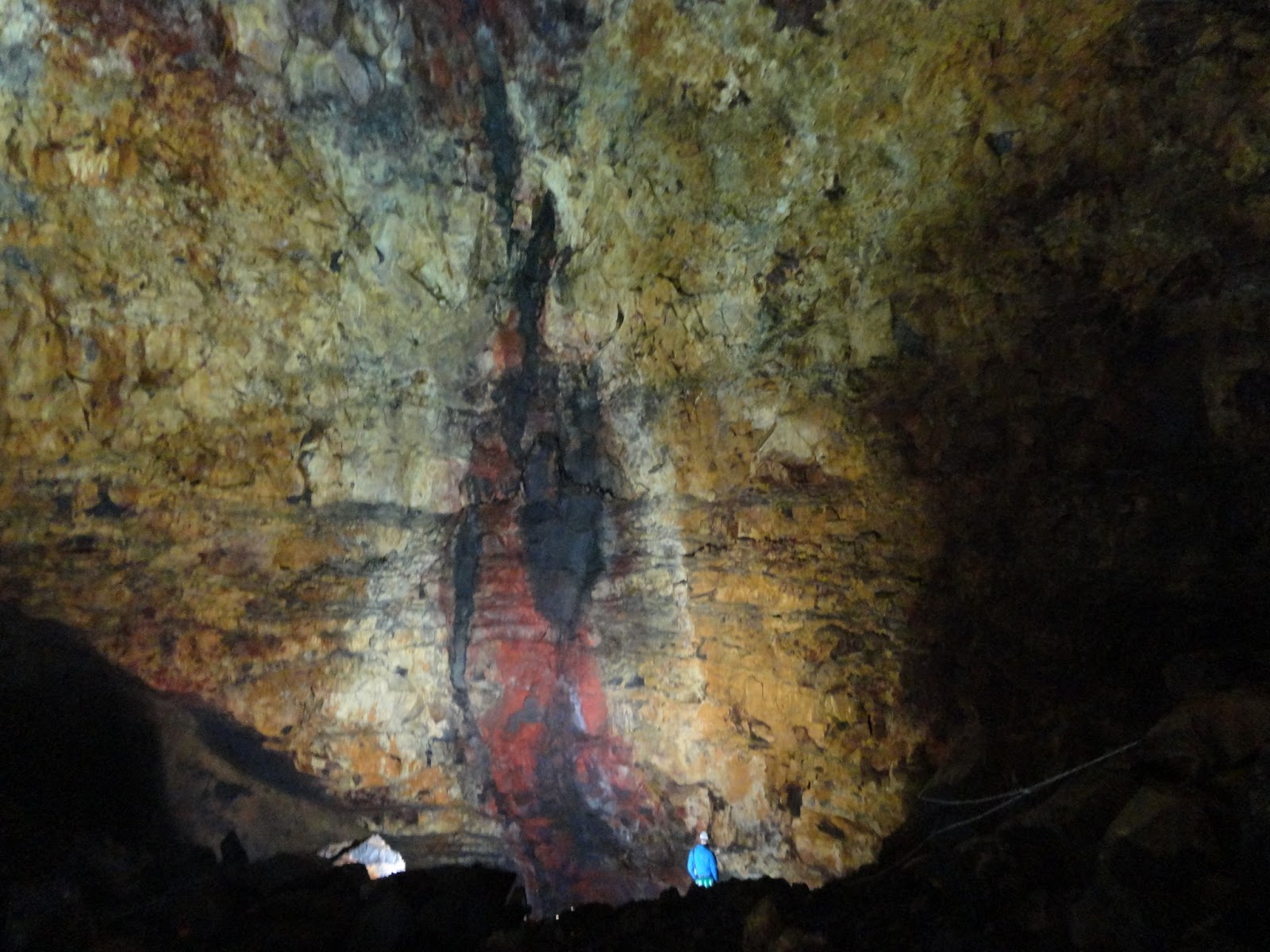 Retos Terrícolas Descent to the Thrihnukagigur volcanic conduit, Iceland