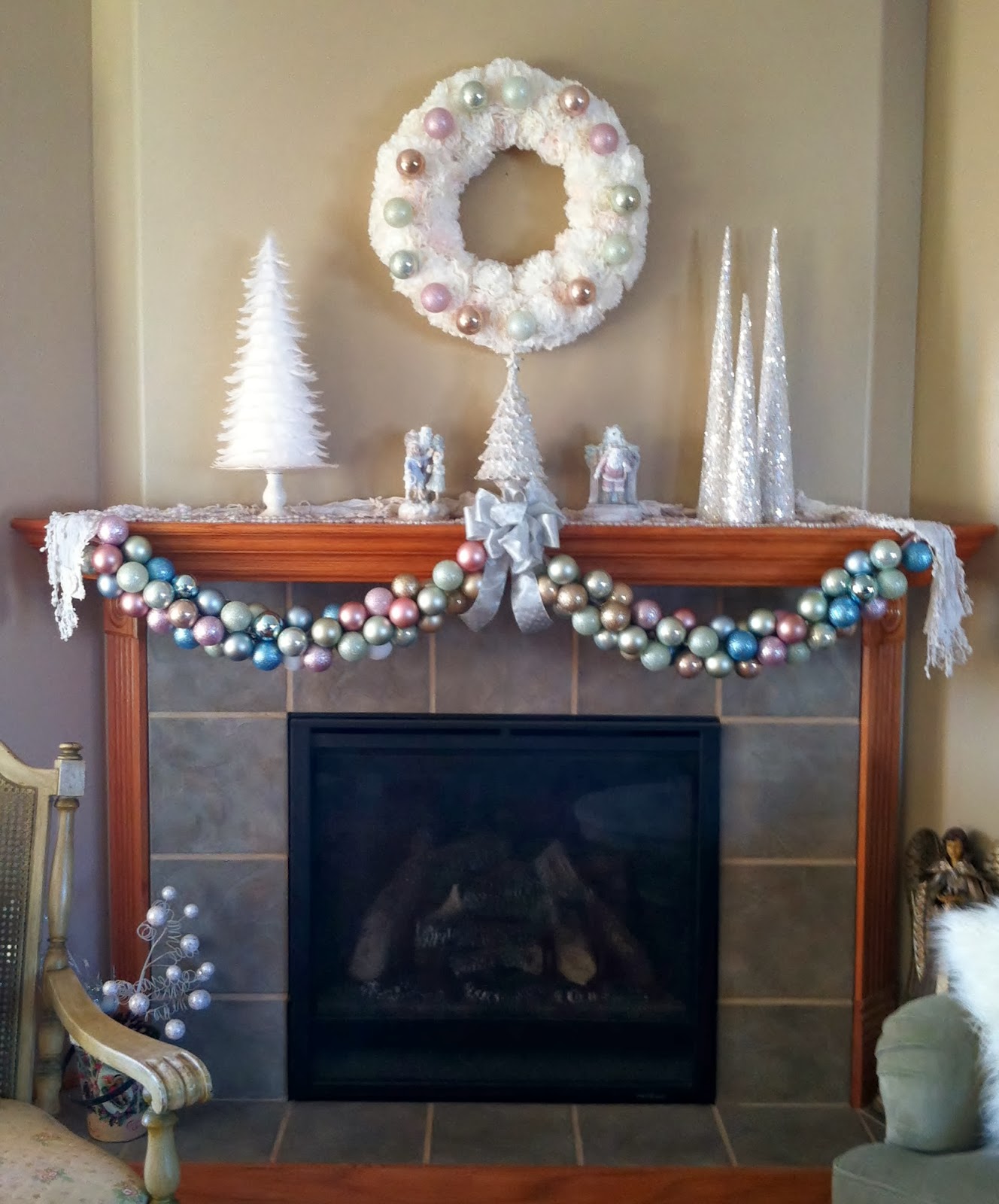 Natural Homemade Living: Mantle Decorating for the Holidays
