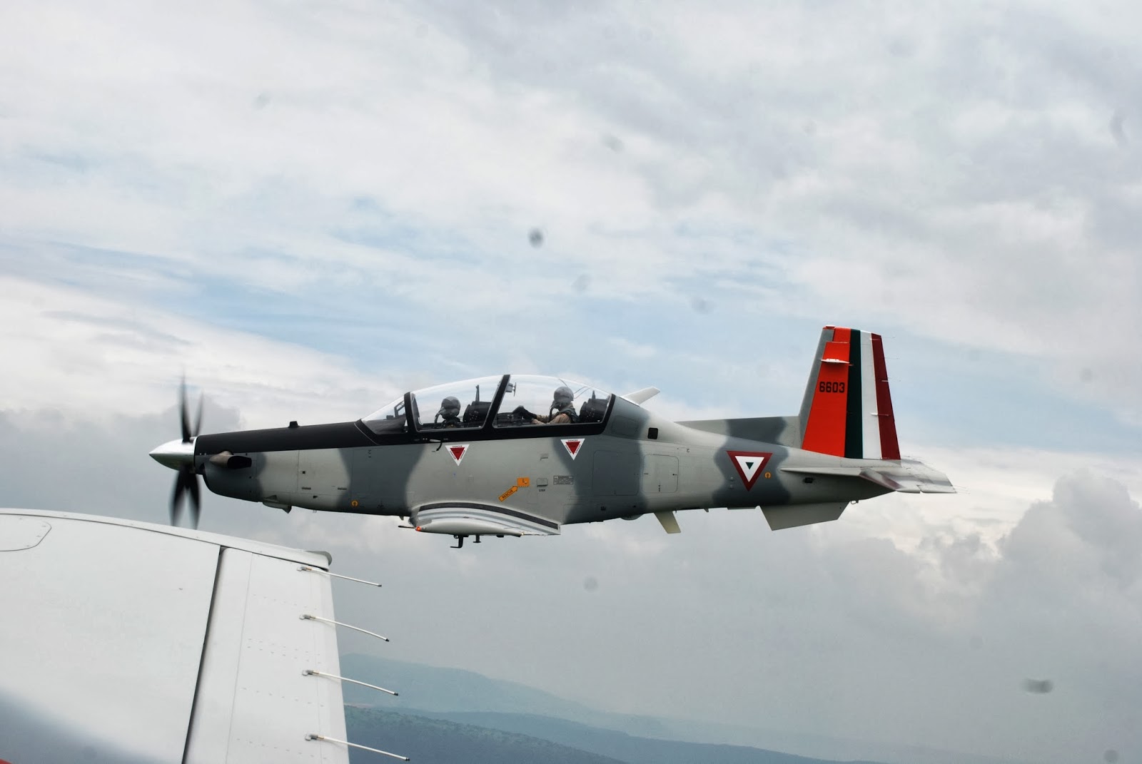 Beechcraft T6C  Texan  de la  FAM - Página 13 TC-6+Texan+II+5