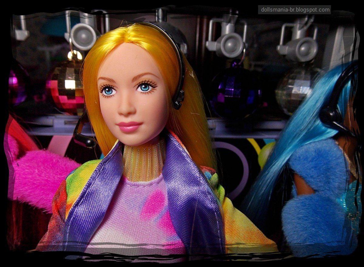 Dolls Vitamin C doll & Barbie Jam' n Glam Tour Bus Barbie's Friends Teresa & Christie