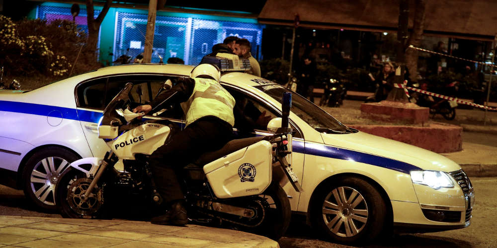 Τρόμος στο Αιγάλεω: Πυροβολισμοί με έναν τραυματία Τρόμος στο Αιγάλεω: Πυροβολισμοί με έναν τραυματία