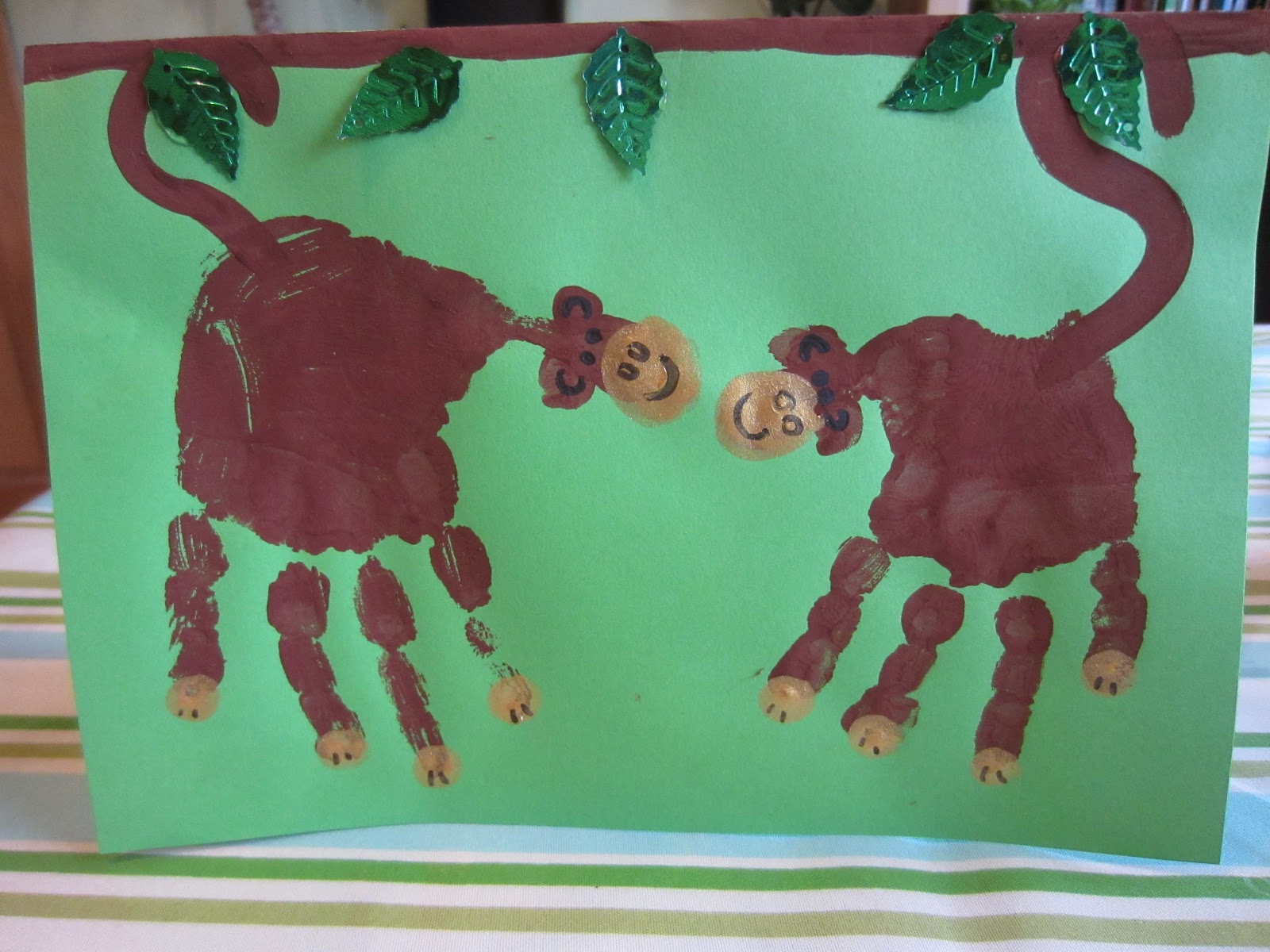 Totally Toddlers: More handprint art
