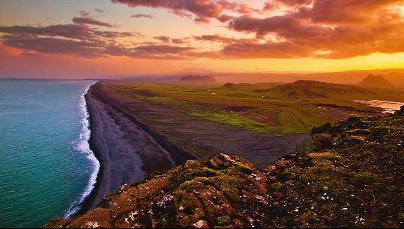 شاهد شمس منتصف الليل في أيسلاندا The+Midnight+Sun+In+Iceland