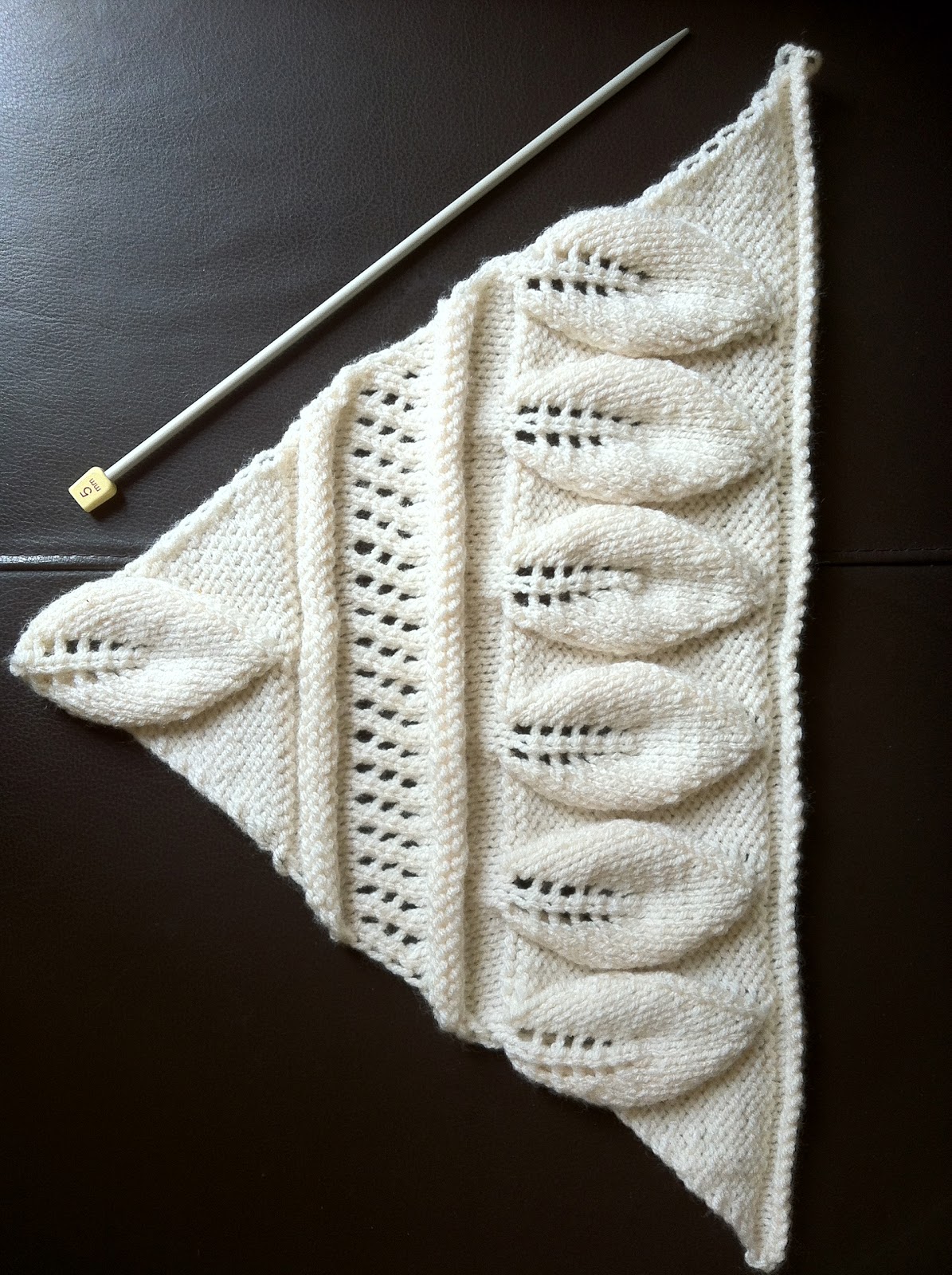 My Crafty Blog: Knitted Cushion Pattern Leaf Design