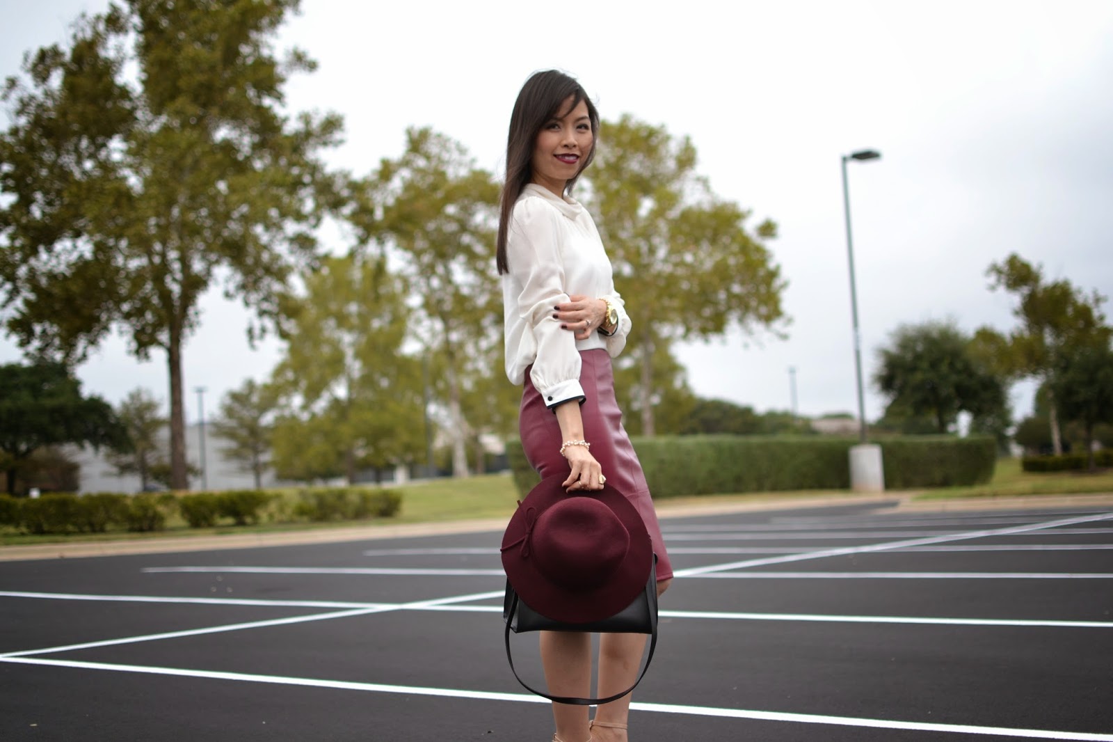ASOS%2Bpencil%2Bskirt%2Bin%2Bleather%2Blook-burgundy%2Bpencil%2Bskirt-pencil%2Bskirt%2Boutfit-floppy%2Bwool%2Bhat-fall%2Boutfit-Saint%2BLaurent%2BY-Ligne%2BCabas%2Bbag-burgundy%2Bfloppy%2Bwool%2Bhat-ankle%2Bstrap%2Bheel%2B(4).JPG