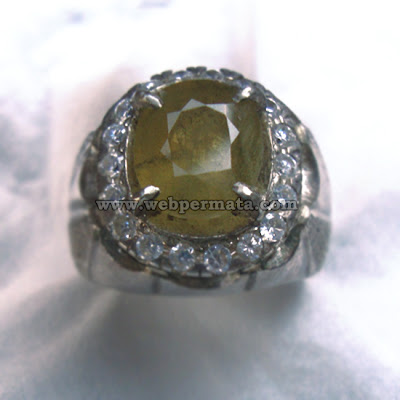 Batu permata yellow sapphire