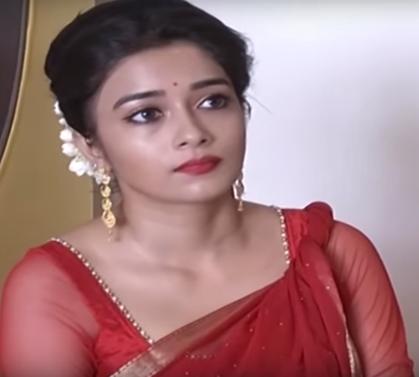 MODELS OF BLOUSE DESIGNS: HINDI SERIAL ACTRESS TINA DUTTA IN SIMPLE RED