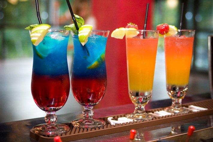 Orzeźwiające drinki bez alkoholu na imprezę Orzeźwiające drinki bez alkoholu na imprezę