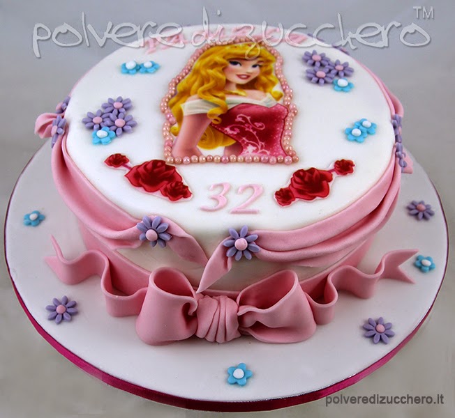 Torta decorata: principessa (Aurora) in pasta di zucchero