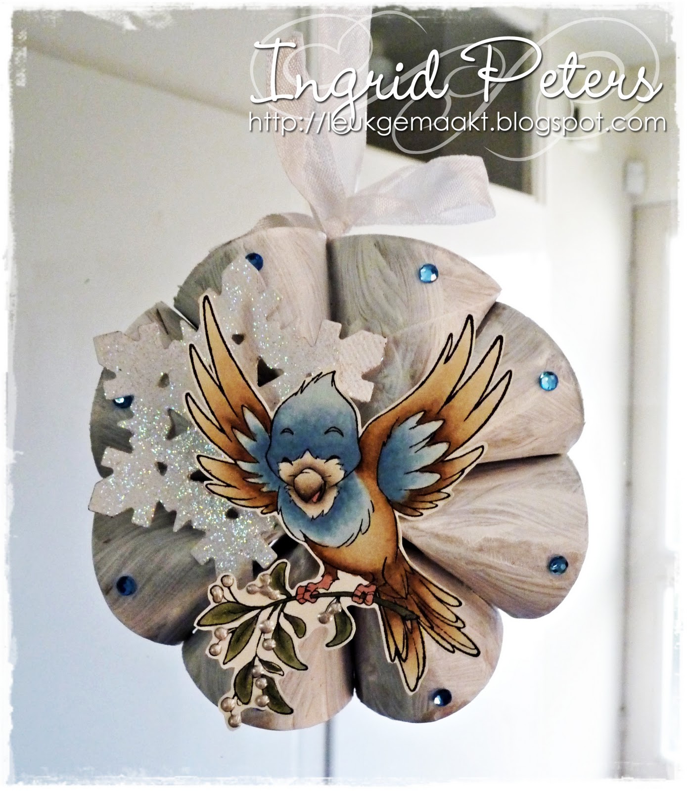 Whiff of Joy - Tutorials &amp; Inspiration: Recycled snowflake decoration